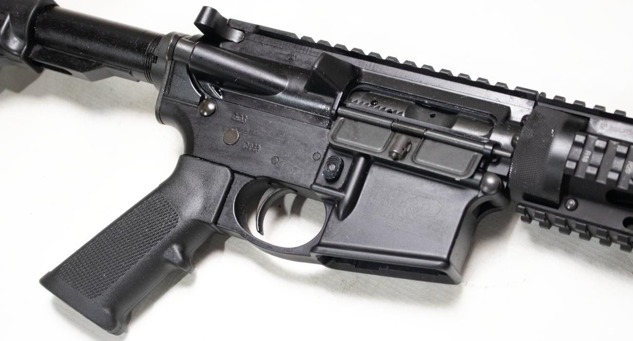 SMITH AND WESSON M&P-15 5.56mm Police Trade-In Semi-Auto Rifle with Extended Latch Charging Handle (Magazine Not Included)